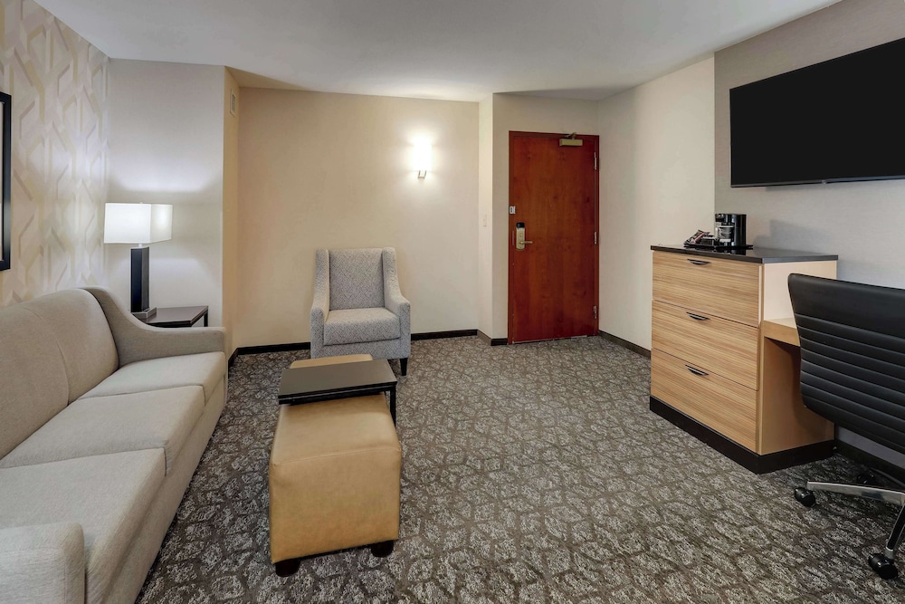 Drury Inn and Suites Birmingham Lakeshore Drive 41/50