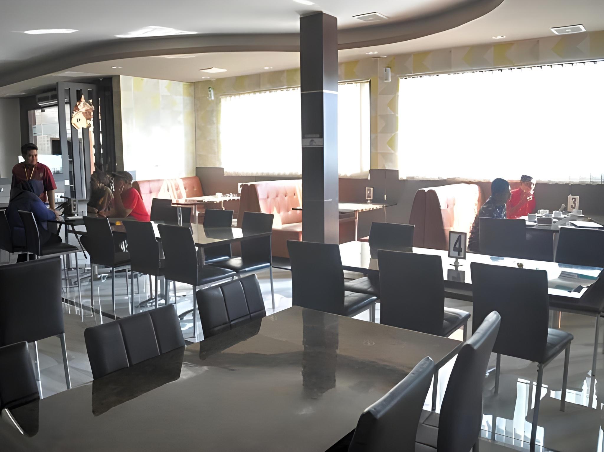 Grand Krakatau Hotel Serang 21/25