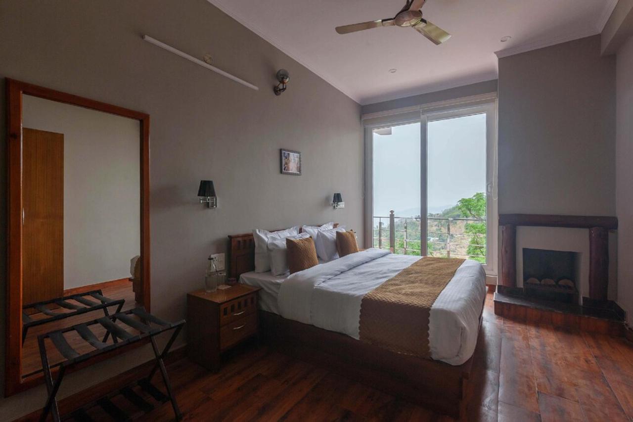 Alaya Stays Stunning 4BHK with Mountain View Amara Dawn 7/13