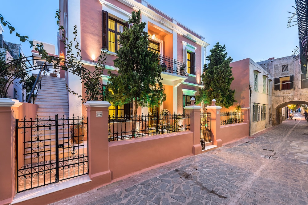 SPERVERI BOUTIQUE HOTEL 69/77