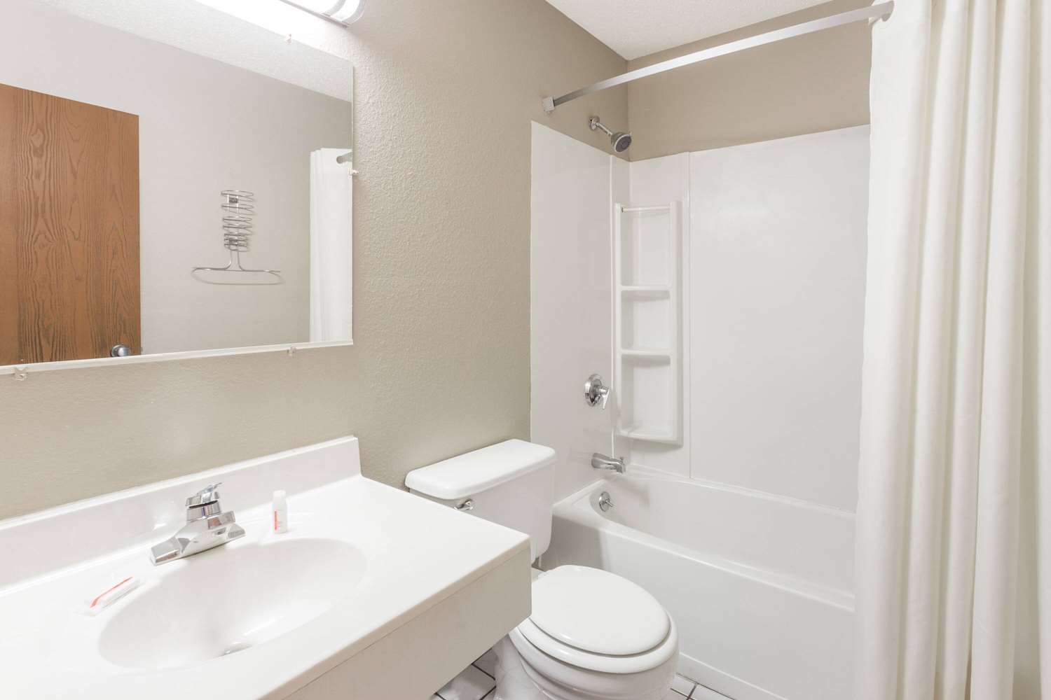 Super 8 By Wyndham Kenosha/Pleasant Prairie 27/29