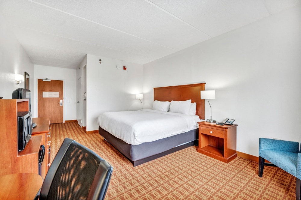 غرفة بسرير كينج، FAIRFIELD INN AND SUITES LUMBERTON 2/10