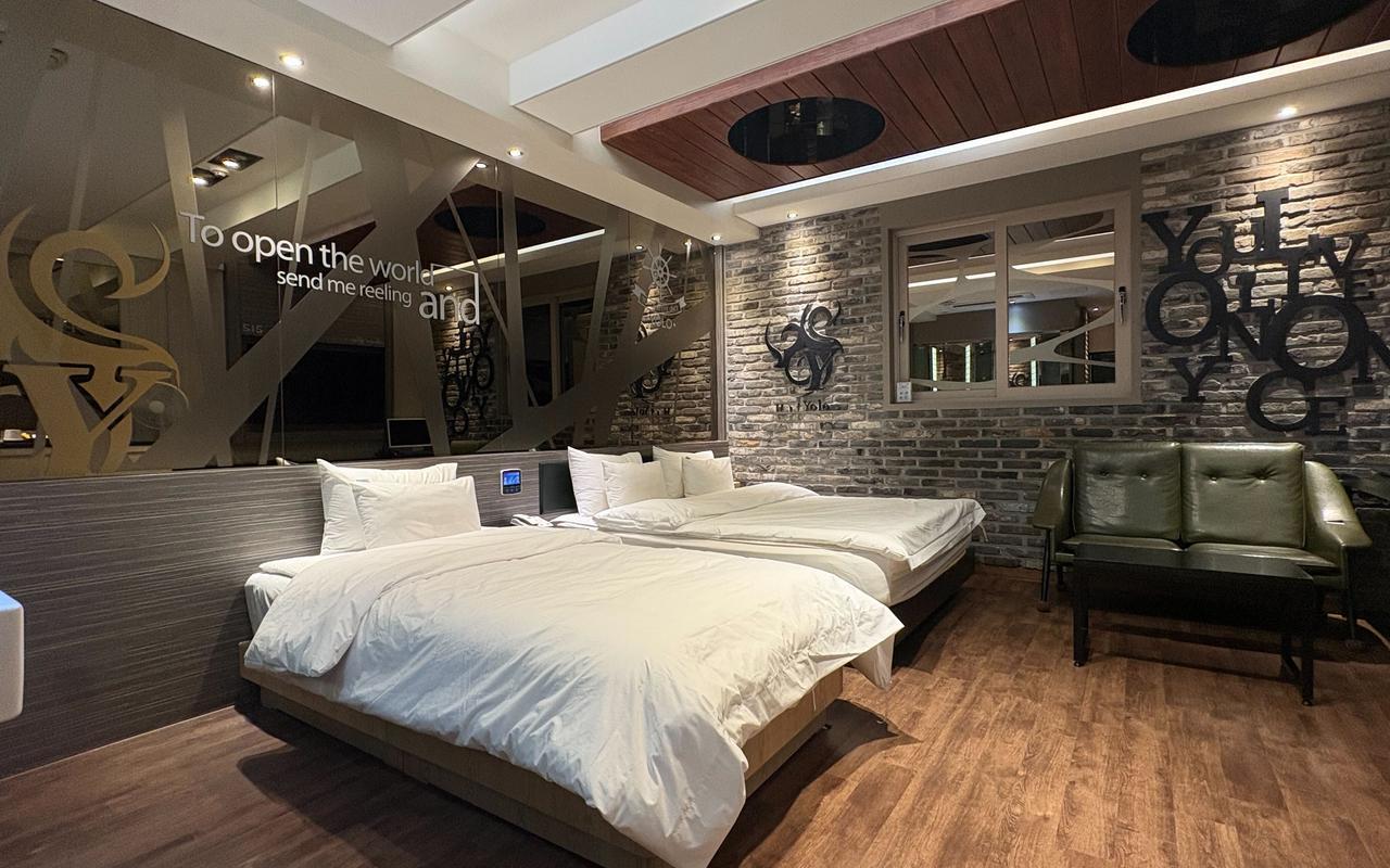 Vip, 1 Double and 1 Single Bed