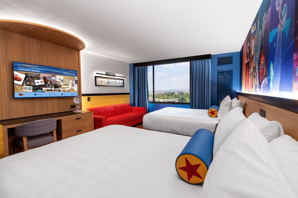 ROOM, 2 QUEEN BEDS, WITH VIEW, SOFA, CLUB FLOOR