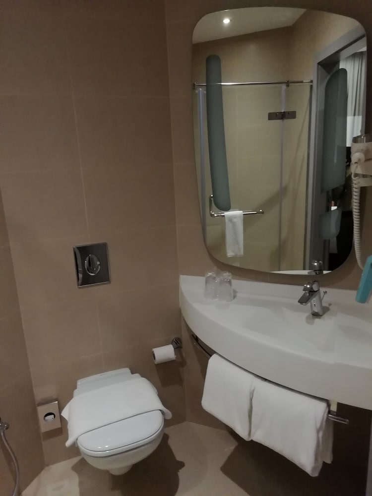 فندق إيبيس جدة طريق الملك(Ibis Jeddah Malik Road) 70/70