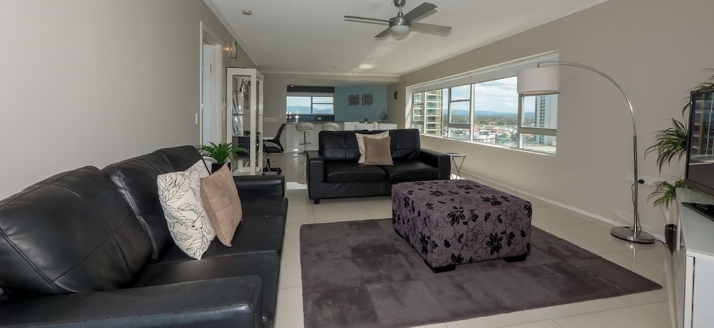 Pacific Plaza Apartments 55/75