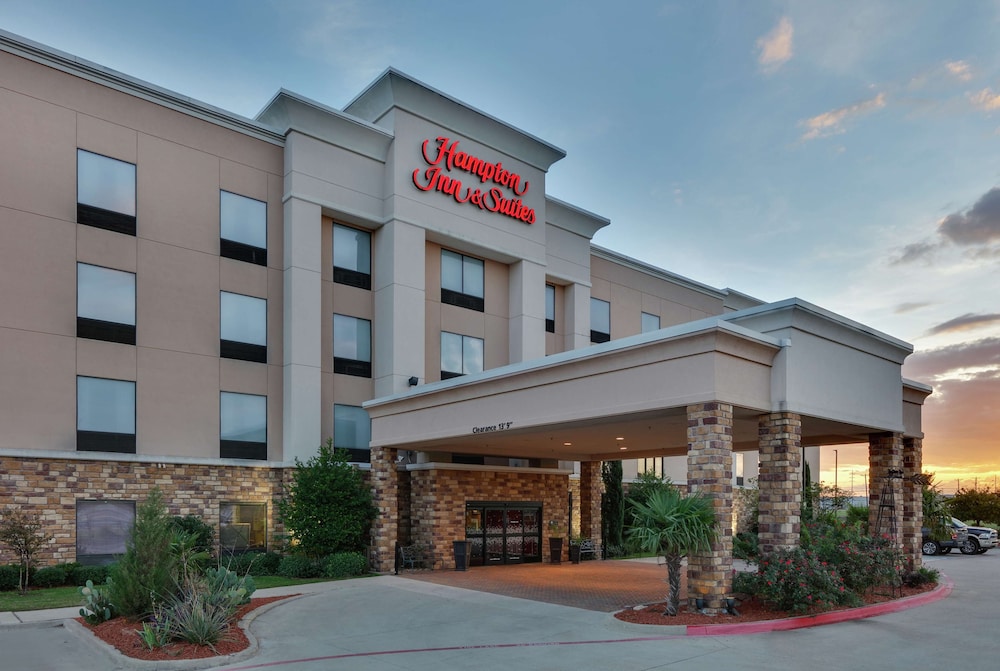 Hampton Inn and Suites Fort Worth/Forest Hill 3/46
