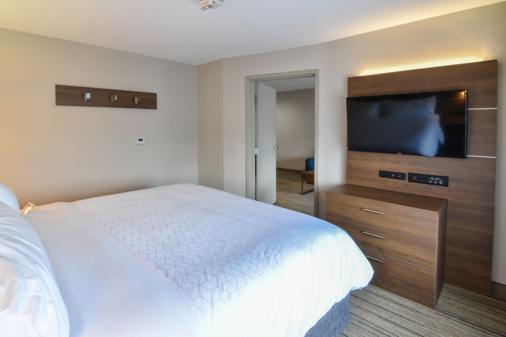 Holiday Inn Express Suites Indianapolis Northwest An Ihg Hotel 12/51