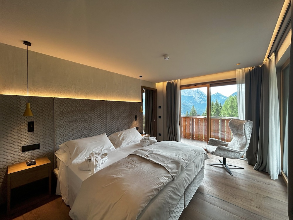 DELUXE, SUITE