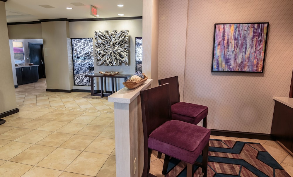 Holiday Inn Express Hotel And Suites Farmington 48/63