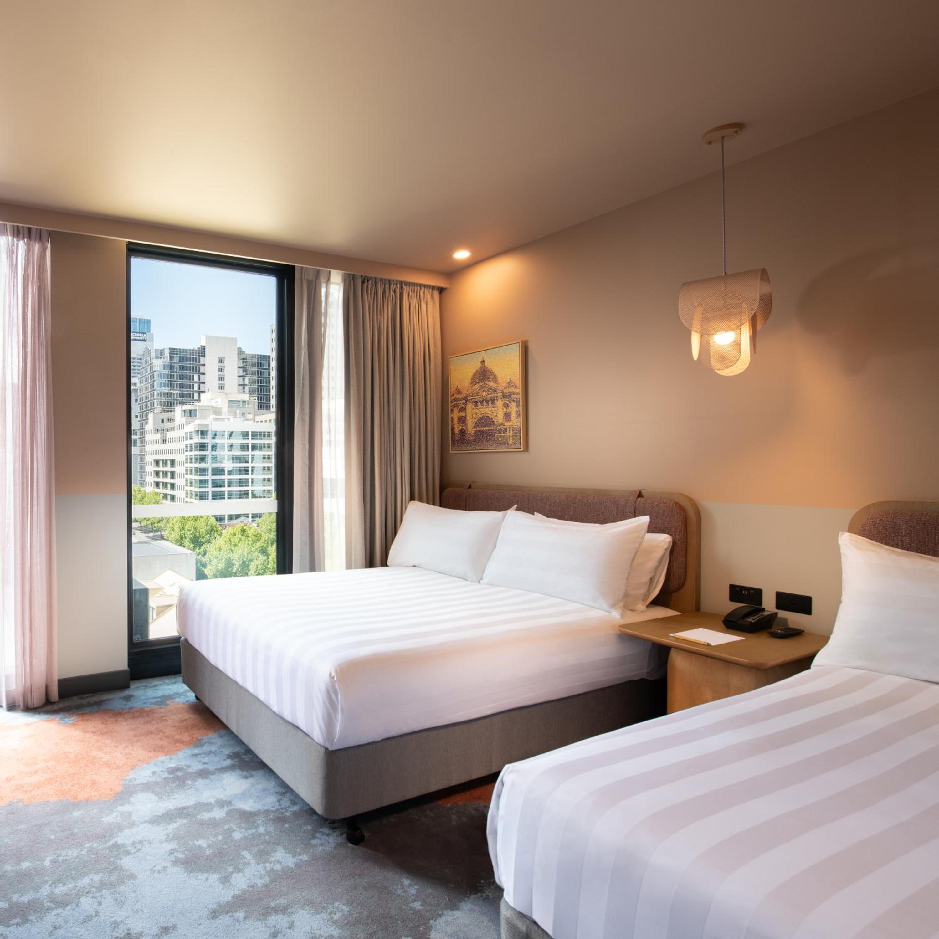 SUPERIOR, 2 DOUBLE BEDS, CITY VIEW