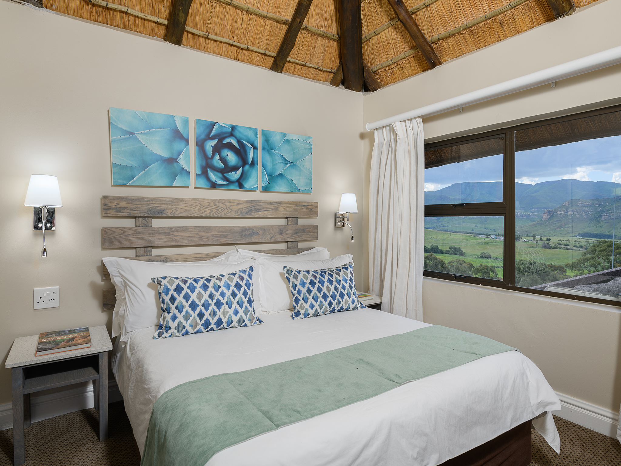 4 Bedrooms, Standard, with Pool