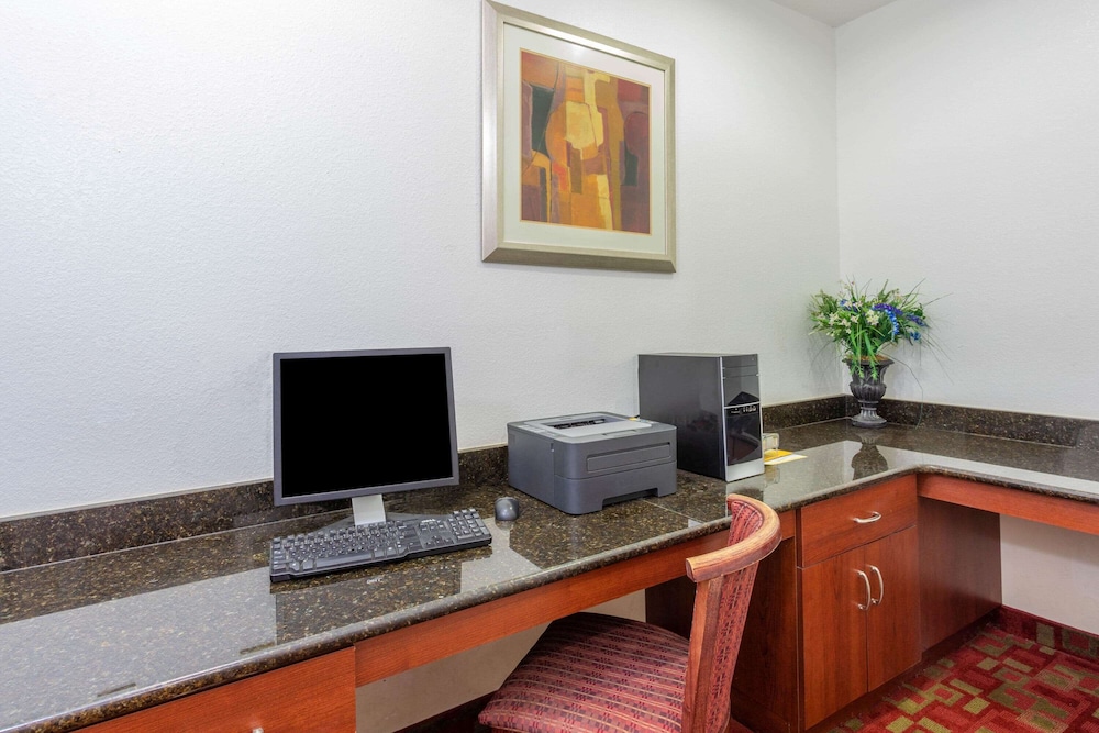 La Quinta Inn And Suites by Wyndham St. Augustine 41/49