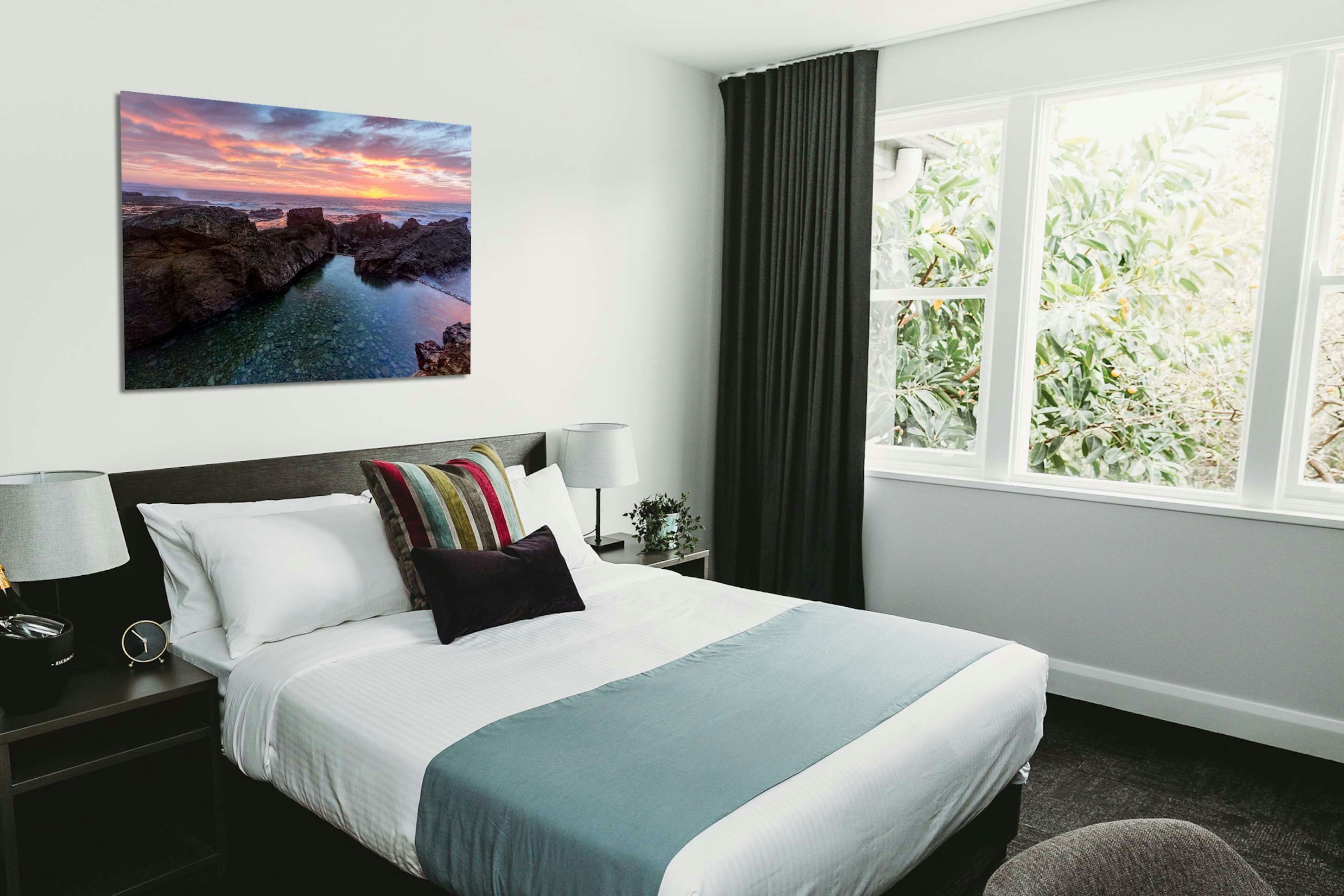 Coniston Hotel Wollongong 4/25