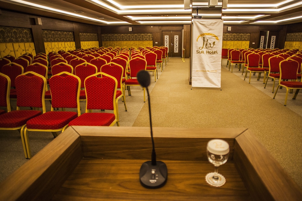 LIV SUIT HOTEL 44/58