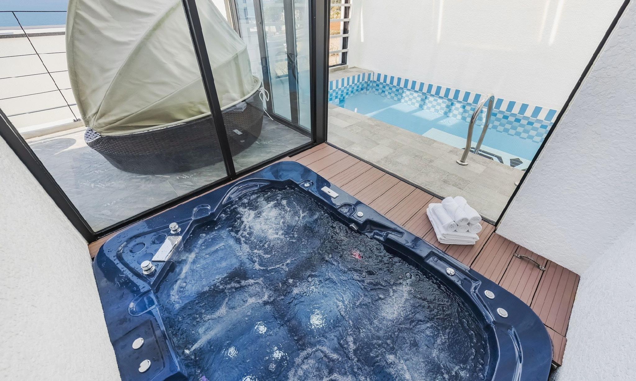 Yeosu Calma Pool Villa 65/78