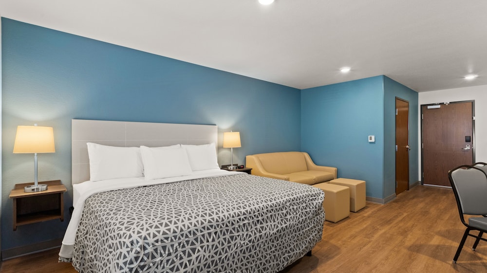 WoodSpring Suites Greeley 14/26