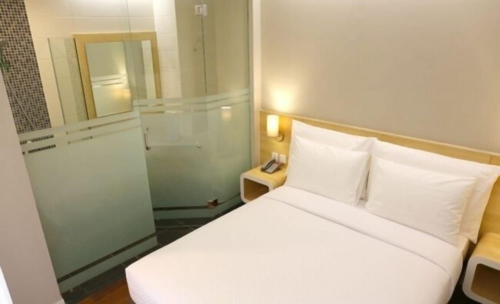 Nano, Queen Bed
