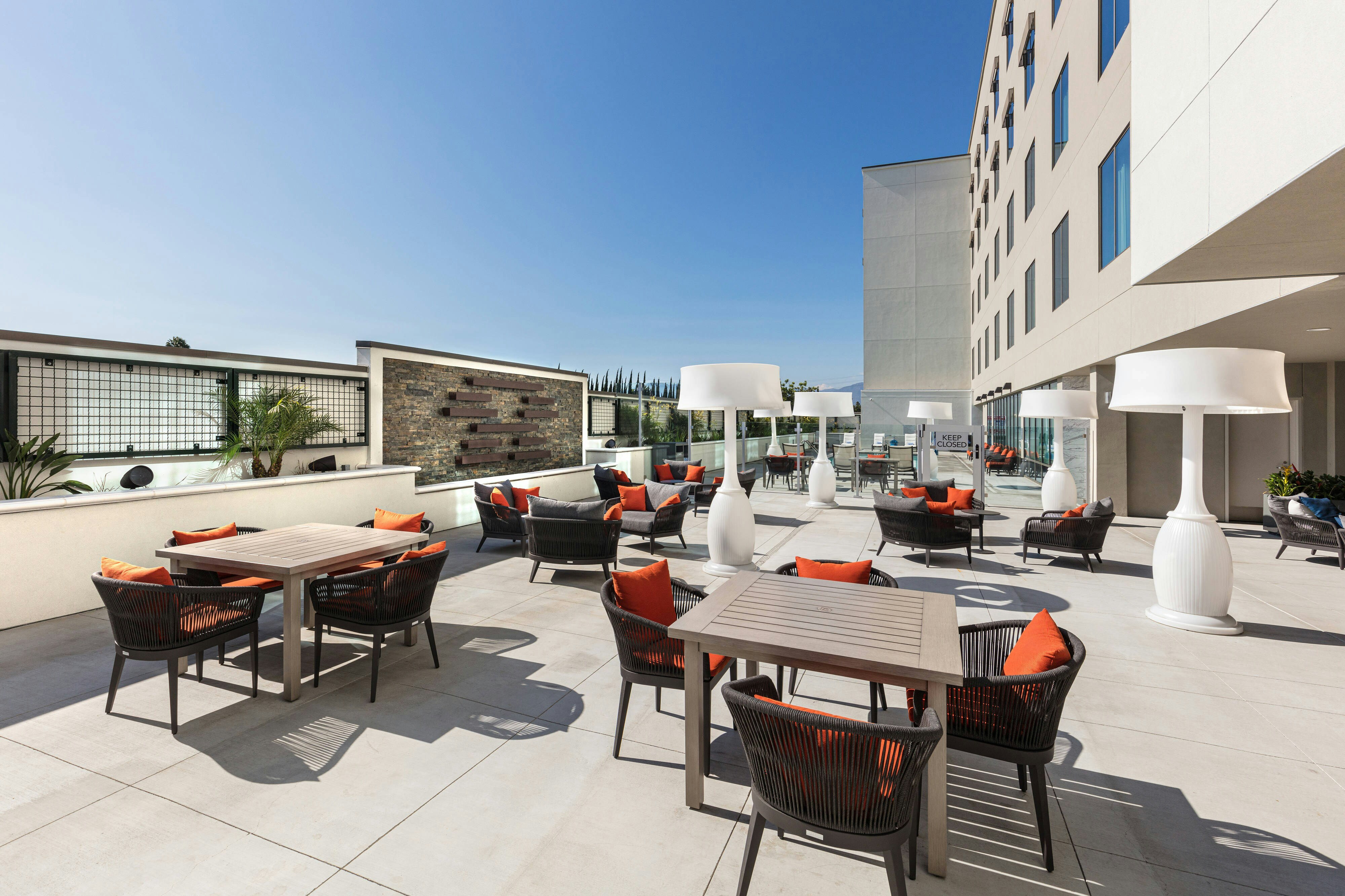 Courtyard By Marriott Los Angeles Monterey Park 18/25