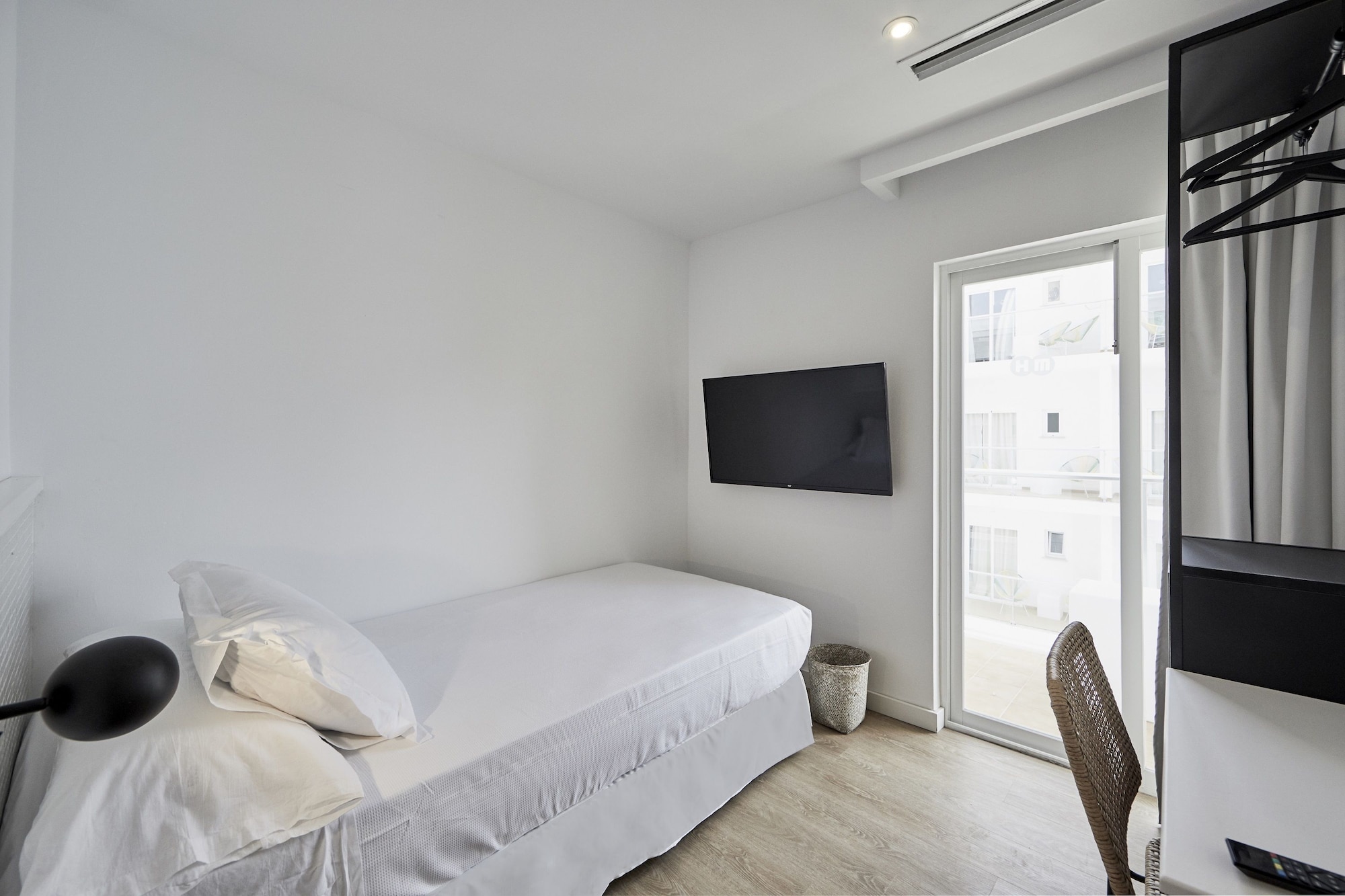 ROOM, SINGLE, BALCONY