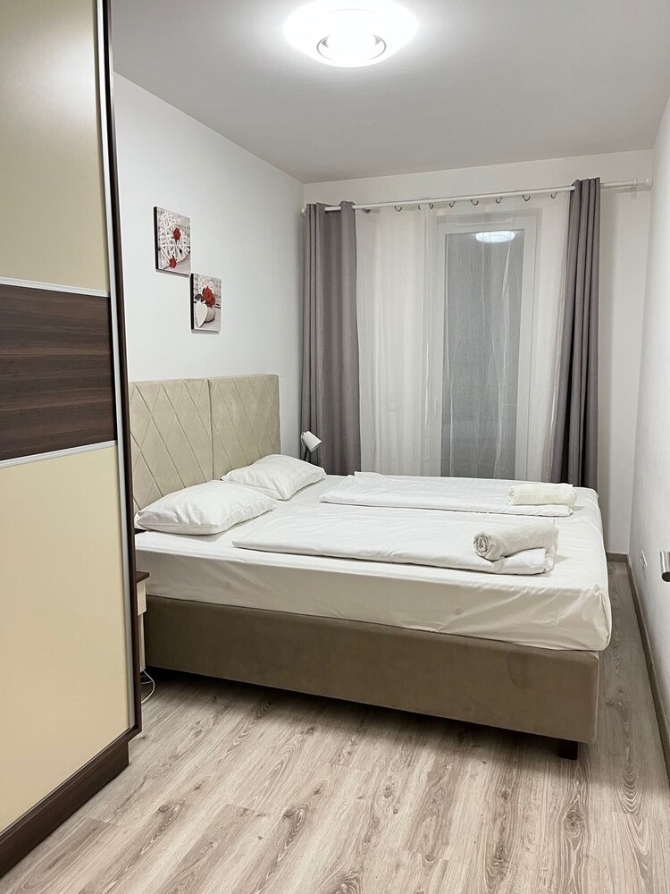 2 BEDROOMS, CONDO, FAMILY