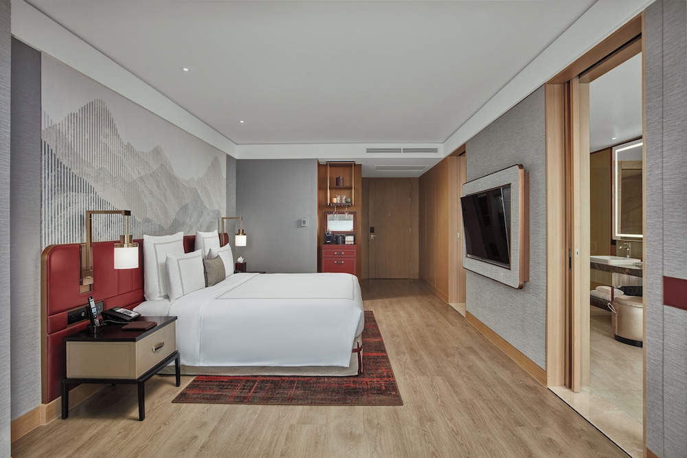 Grand, Swiss, Executive, Suite, King Bed