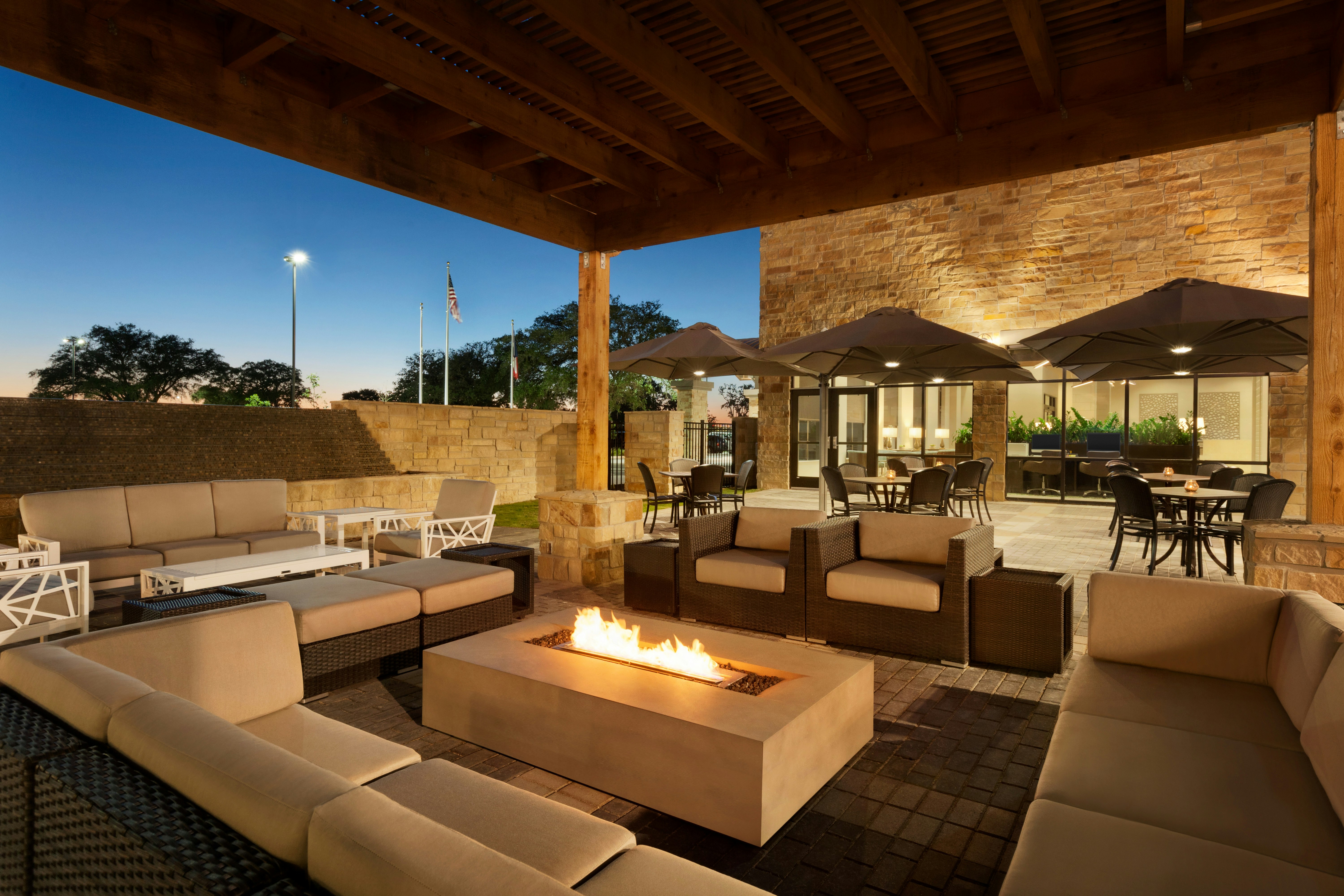 Embassy Suites By Hilton San Antonio Brooks Hotel & Spa 45/67