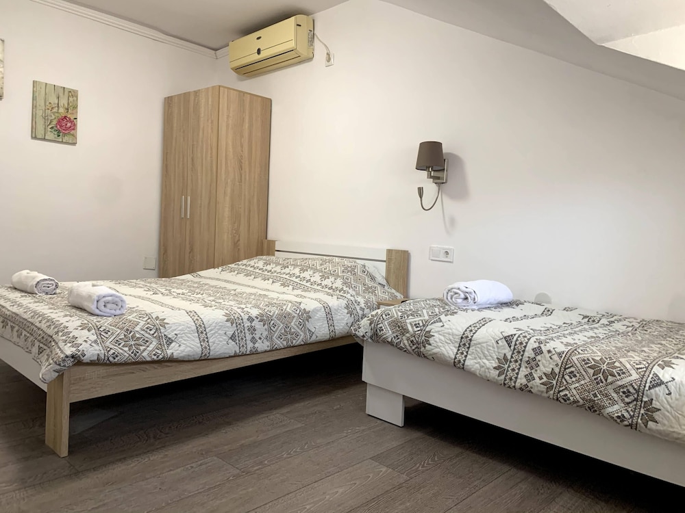 1 BEDROOM, APARTMENT