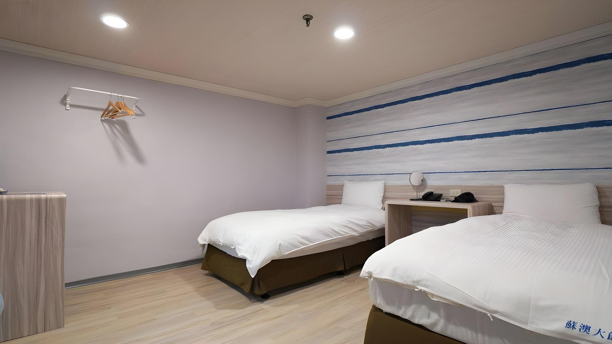 Economy, King Bed, No Window