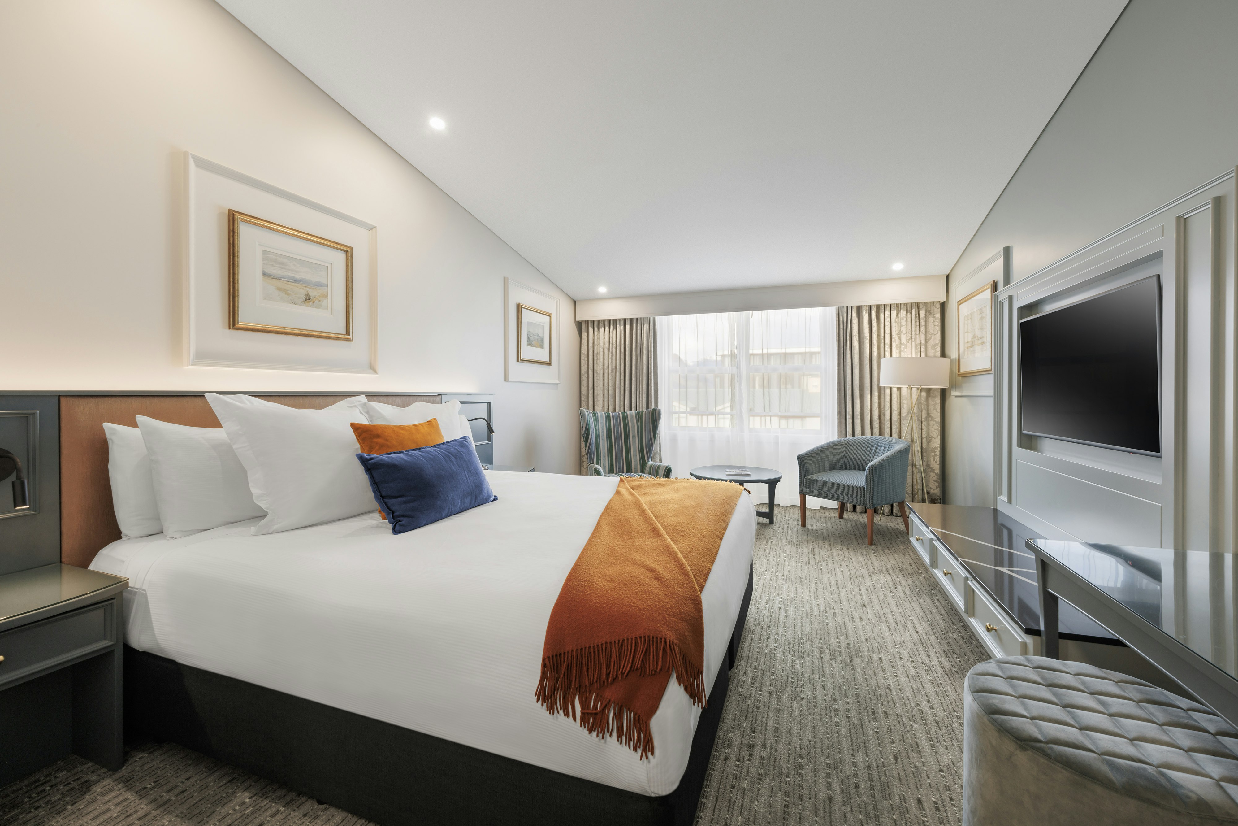 SUPERIOR, KING BED