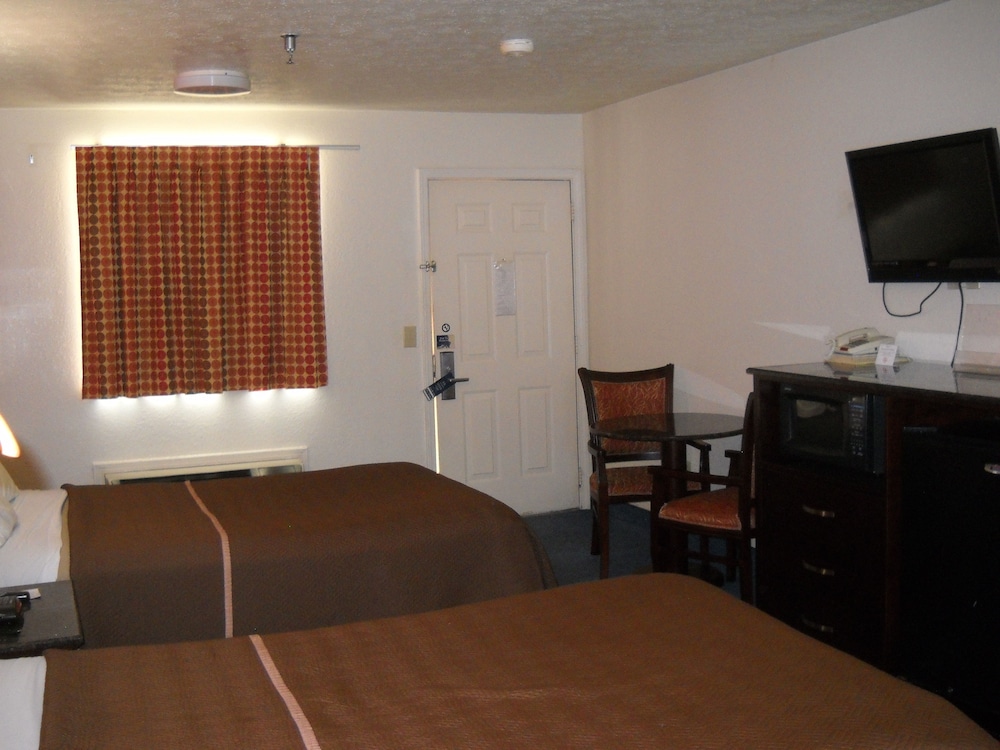Travelodge by Wyndham Parkersburg 9/13