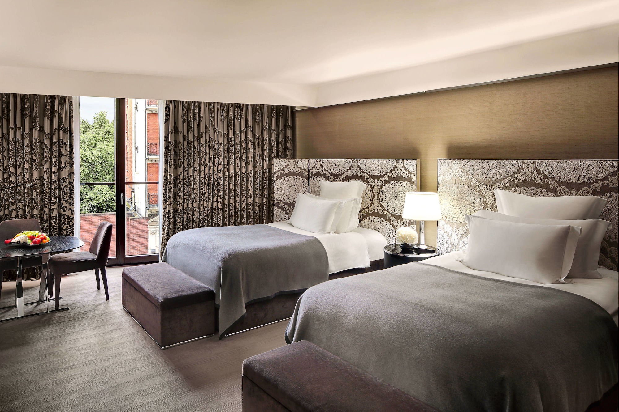 EXECUTIVE, 2 QUEEN BEDS