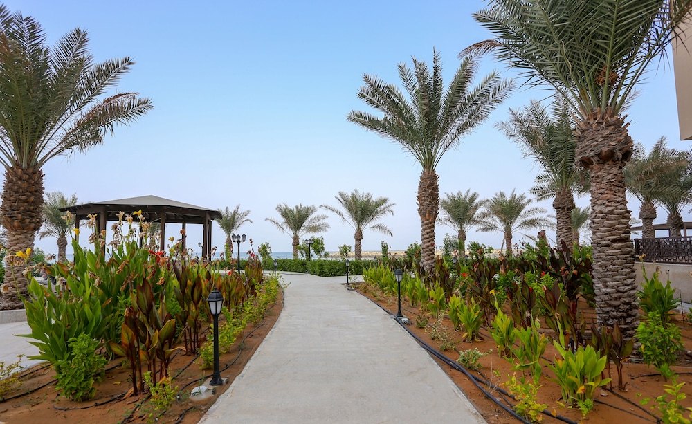 Al Bahar Hotel & Resort 42/50