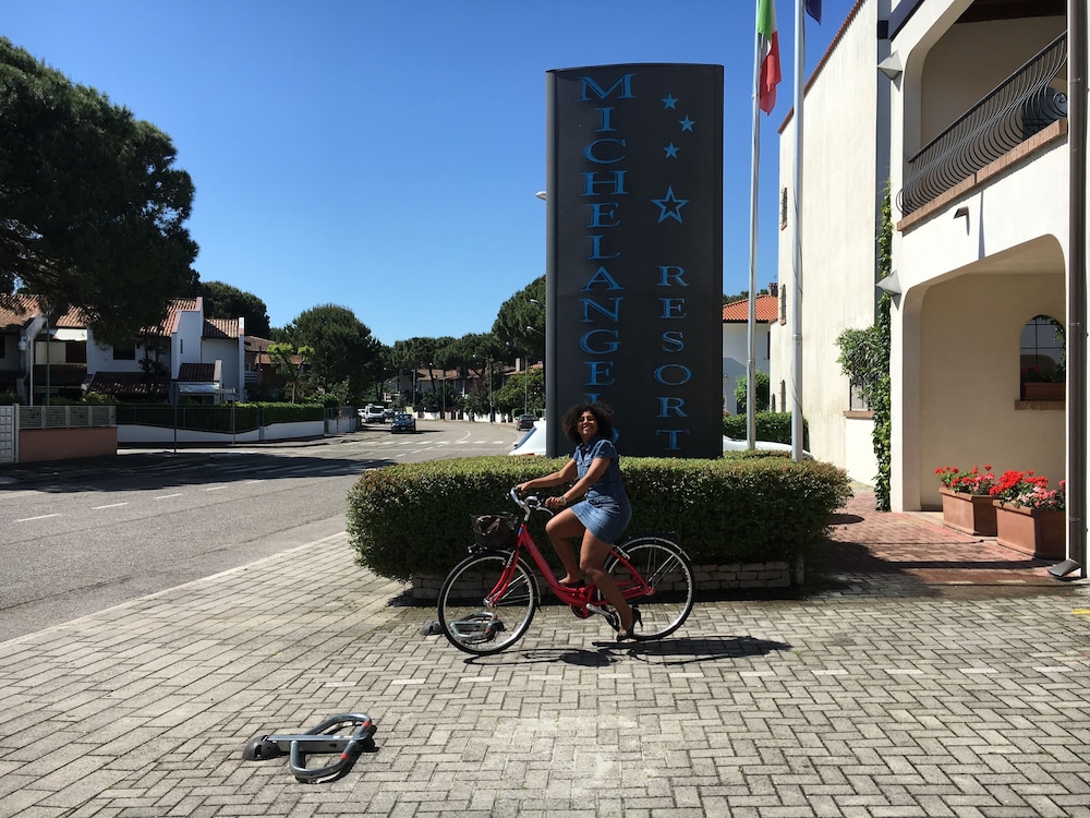 MICHELANGELO HOTEL AND FAMILY RESORT 48/50