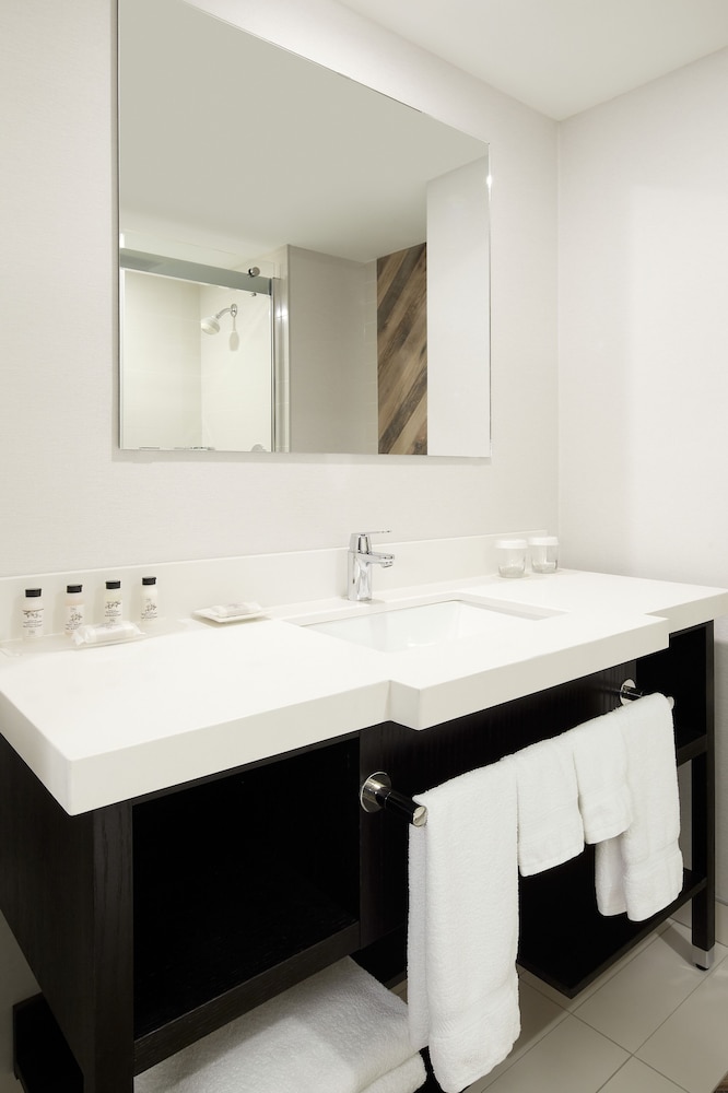 Delta Hotels By Marriott Sherbrooke Conference Centre 2/19