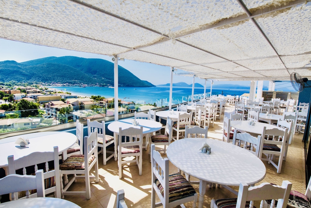 Ponti Beach Hotel 10/21