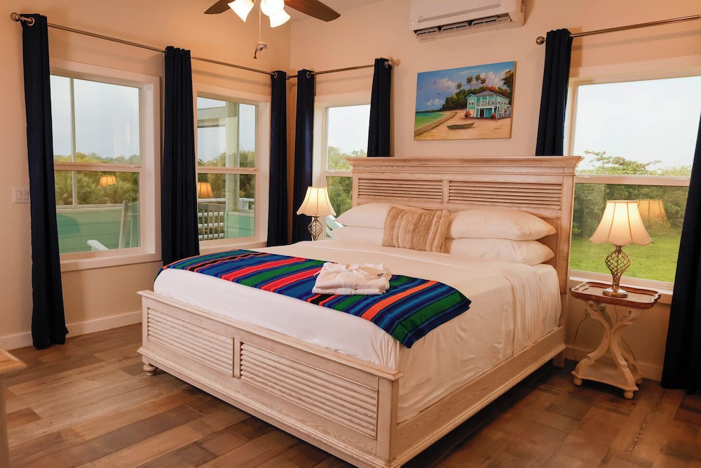2 Bedrooms, Home, King and Queen Bed