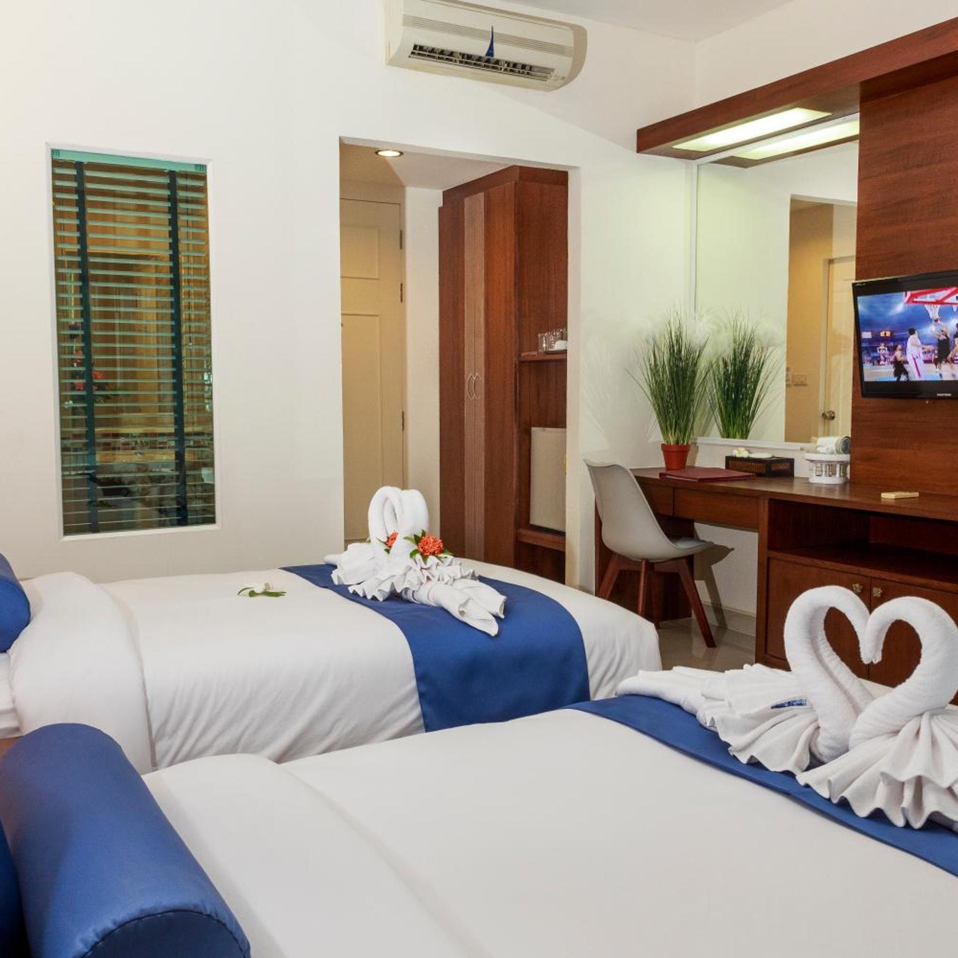Tuana Hotels Brook Pool Access 16/50
