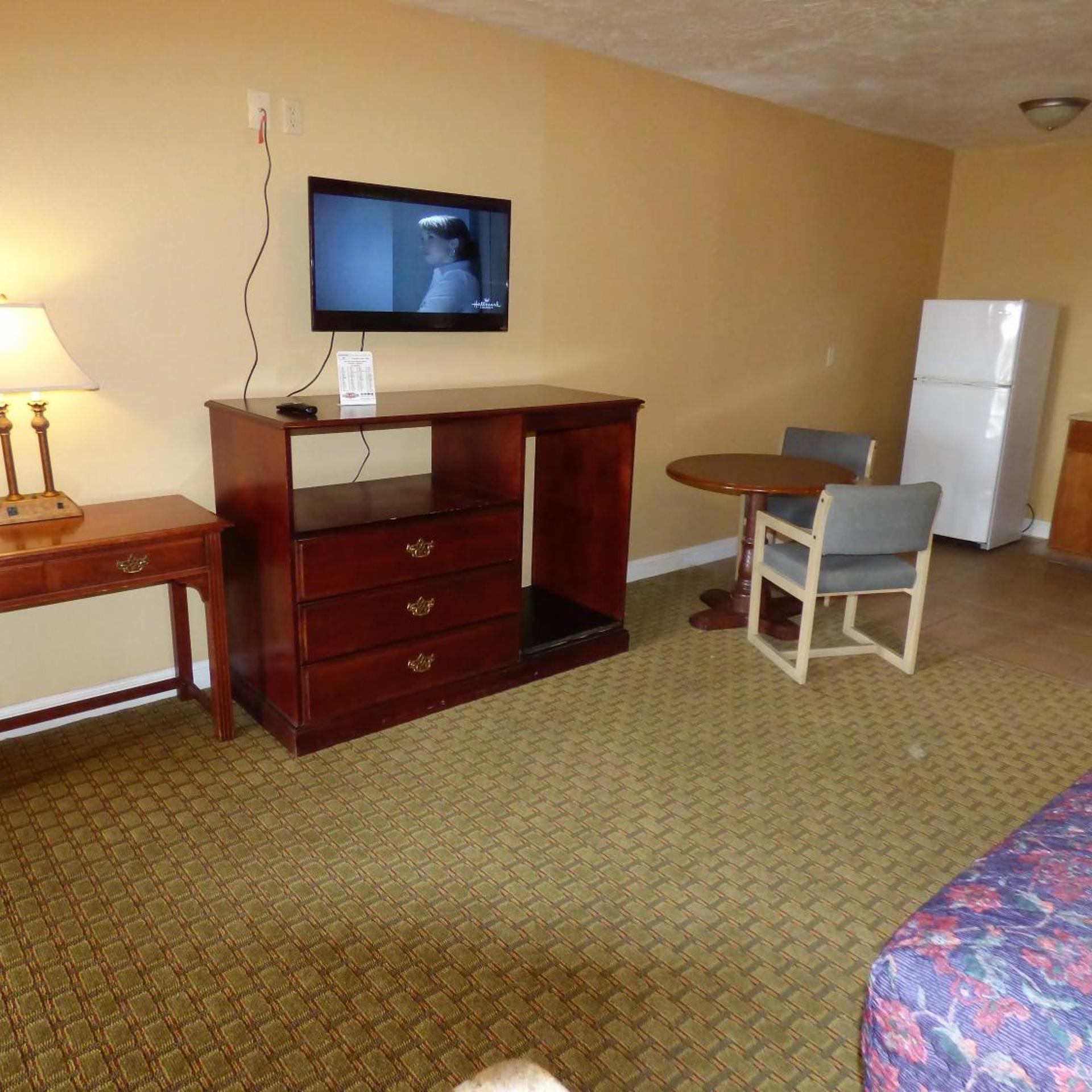 Economy Inn Suites 19/23