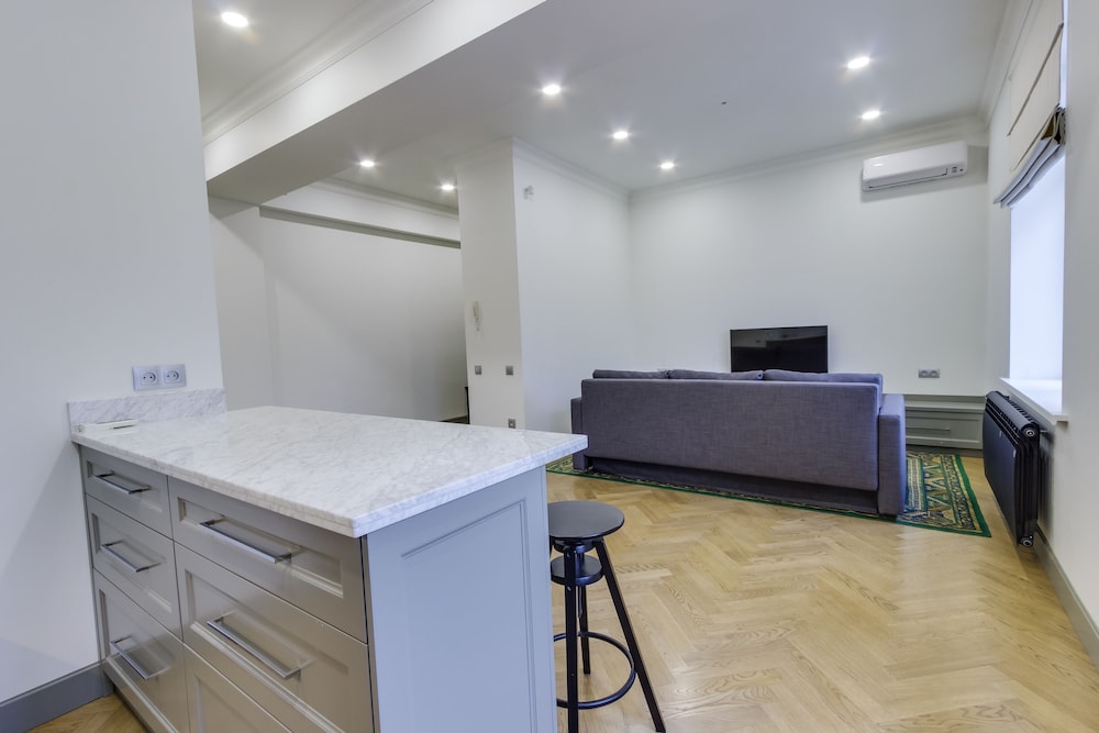 Opera Apartments 4/50