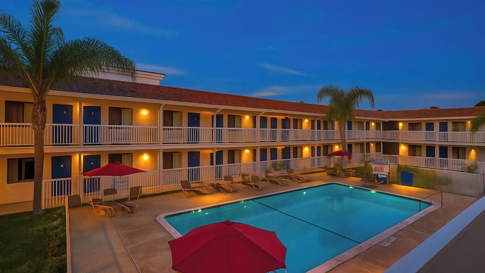 Motel6 Carlsbad, CA Beach 9/50