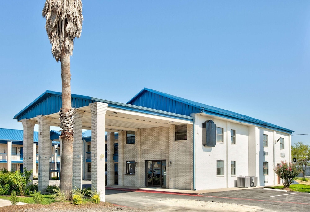 Super 8 by Wyndham Victoria TX 1/20