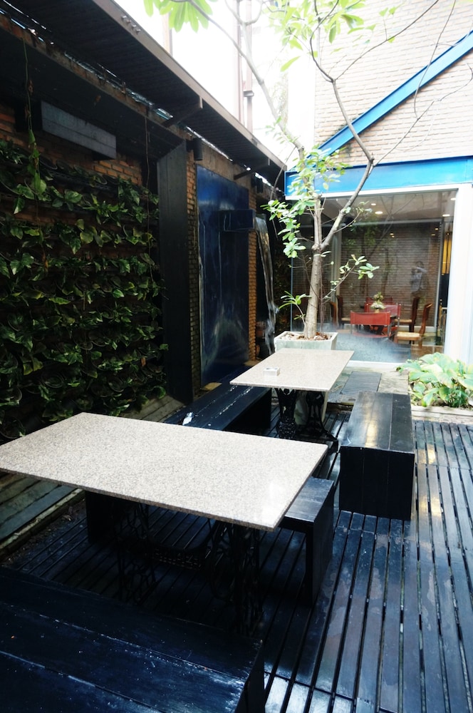 Silom Convent Garden 57/68