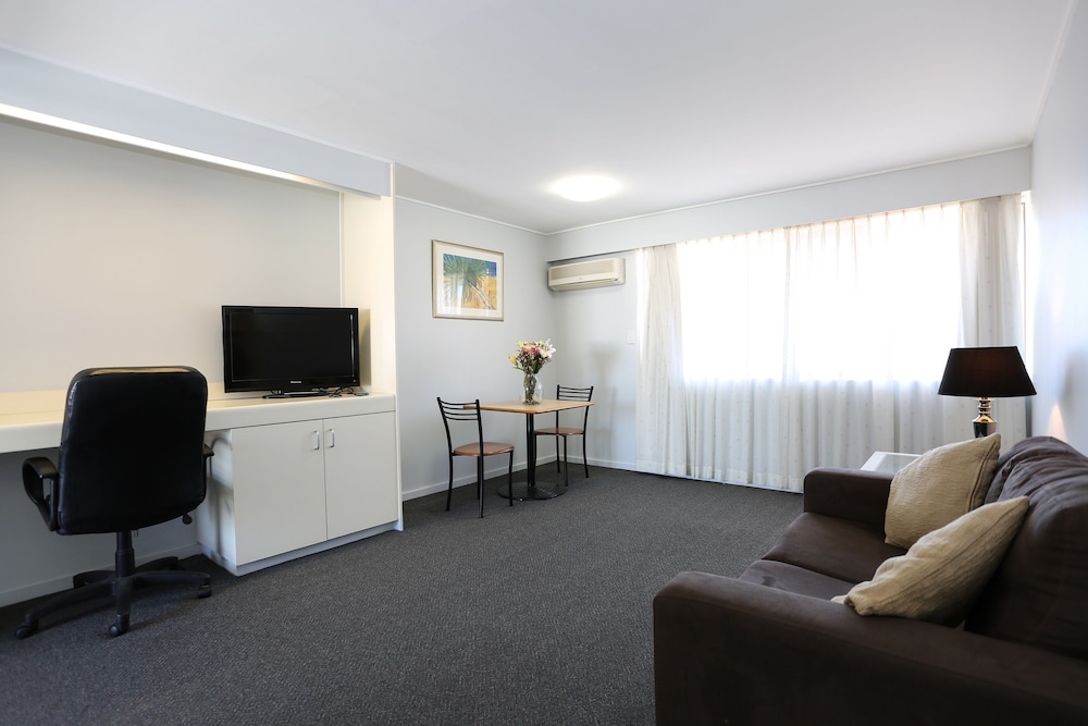 Reef Resort Motel 26/36