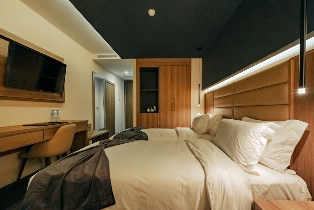 AD Hotel, Hydra 11/58