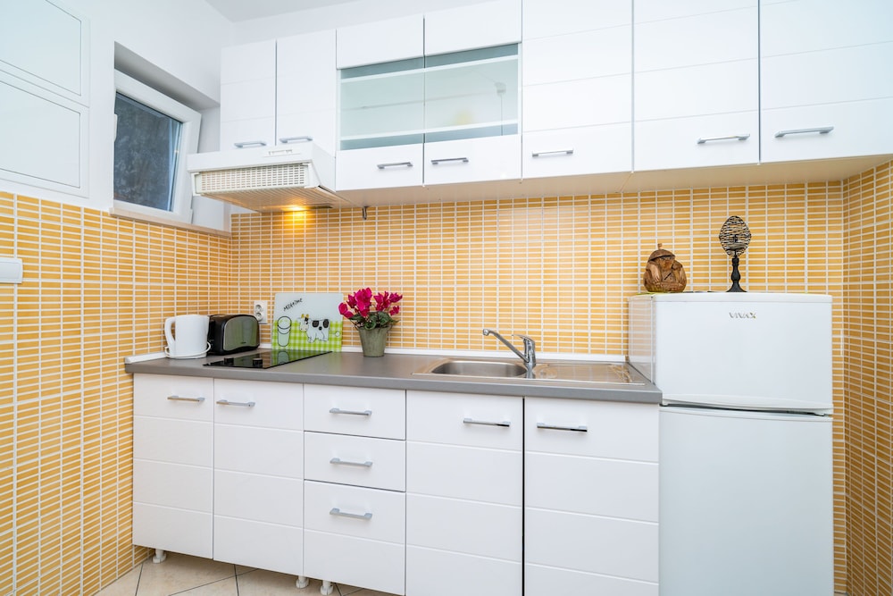 Jele Rooms 7/50