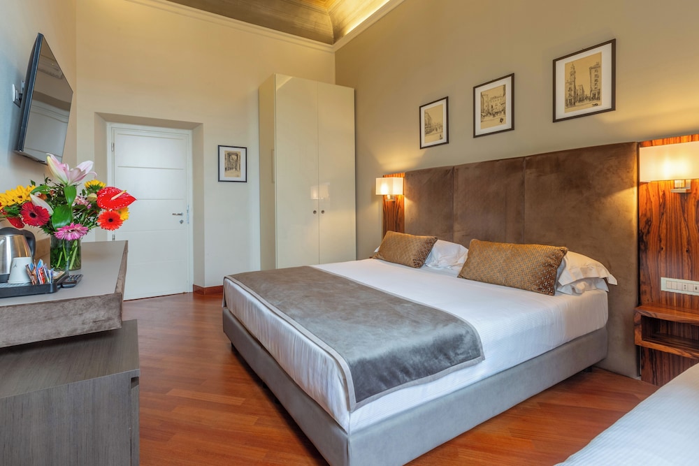 SUPERIOR, DOUBLE OR TWIN BED
