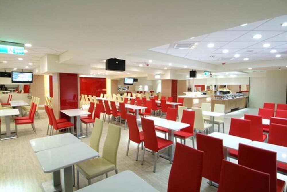i-Deal Hotel 47/59