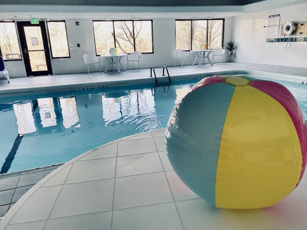 Holiday Inn Express Hotel Suites Plymouth 45/82