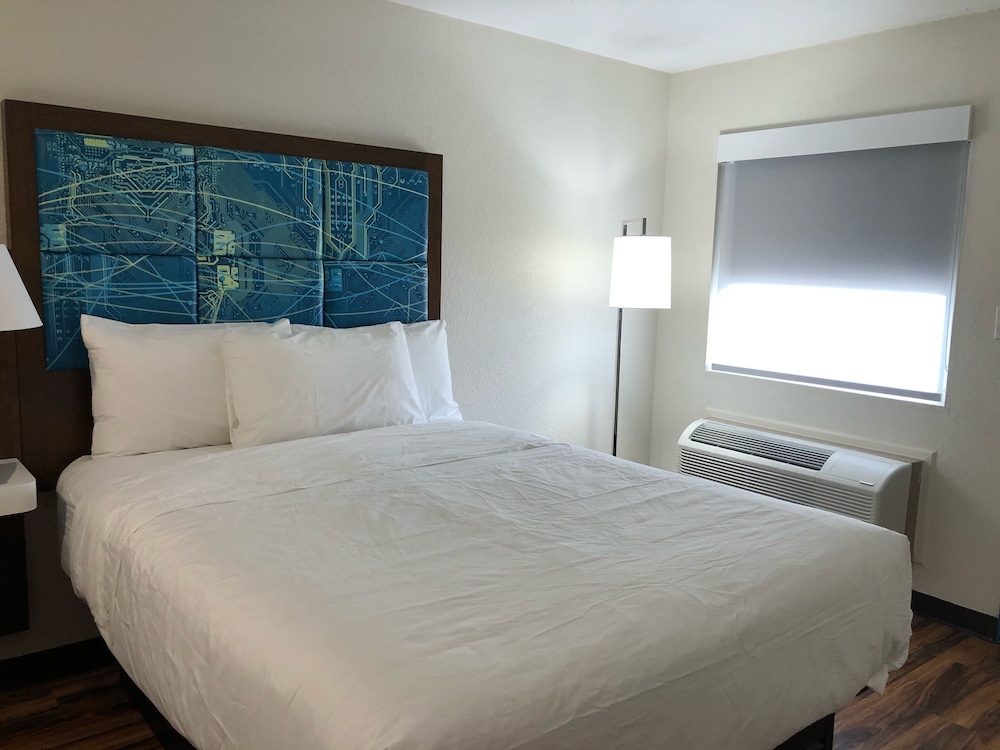 Red Lion Inn & Suites Nashville Airport 5/18